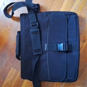 𝅺Tragus Laptop Bag